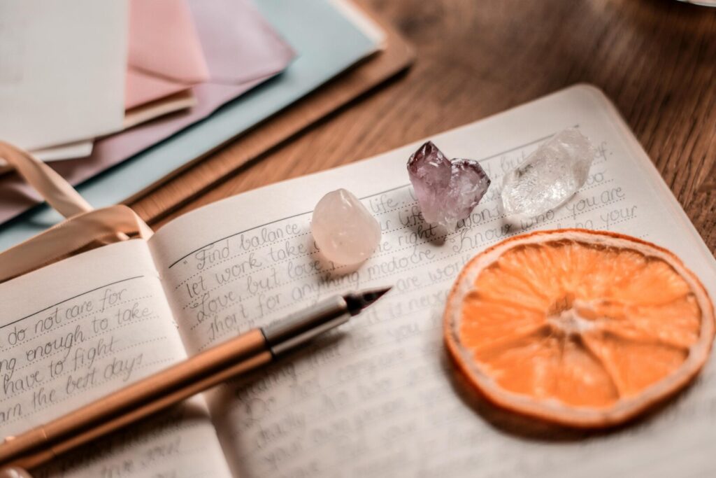 Journaling: Como a Escrita Diária Pode Melhorar a Sua Saúde Mental em Sugestões Journaling: Como a Escrita Diária Pode Melhorar a Sua Saúde Mental