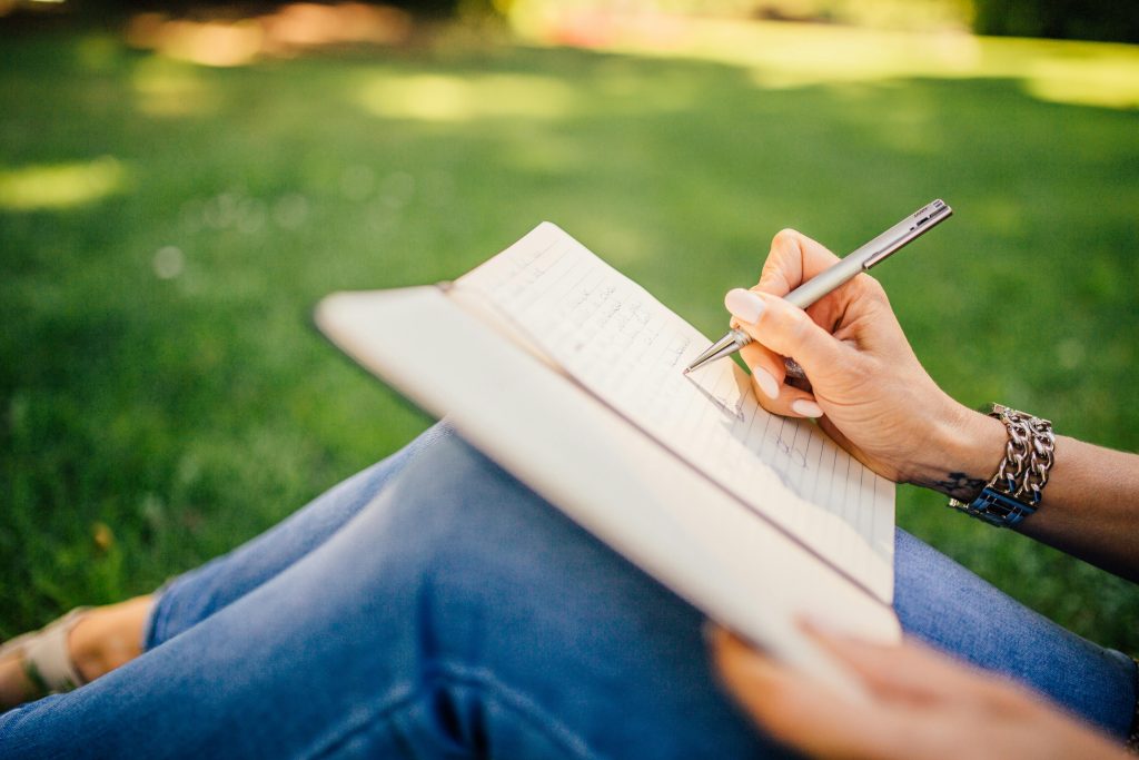 Journaling: Como a Escrita Diária Pode Melhorar a Sua Saúde Mental