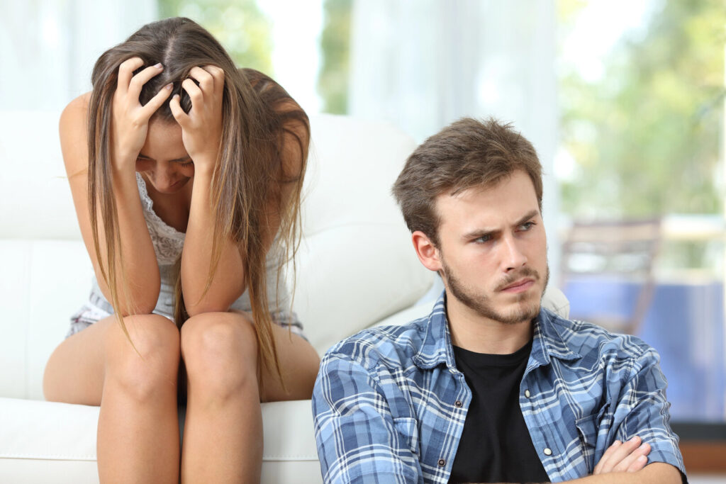 Coração Despedaçado: Quando o Fim de uma Relação Deixa Marcas em Relacionamentos Coração Despedaçado: Quando o Fim de uma Relação Deixa Marcas