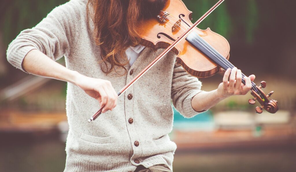 Como as Aulas de Música e o Sono de Qualidade Podem Transformar o Desenvolvimento Pessoal
